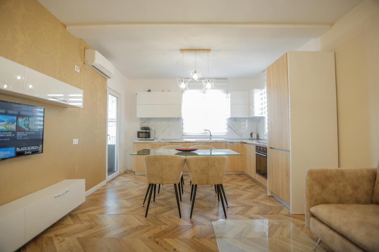 Miku Apartments-Luxury City View At Wilson Square Tirana Esterno foto