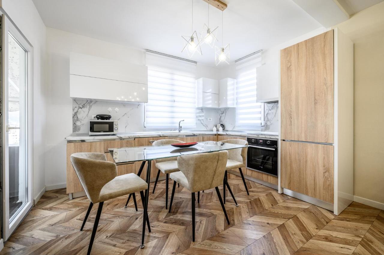 Miku Apartments-Luxury City View At Wilson Square Tirana Esterno foto