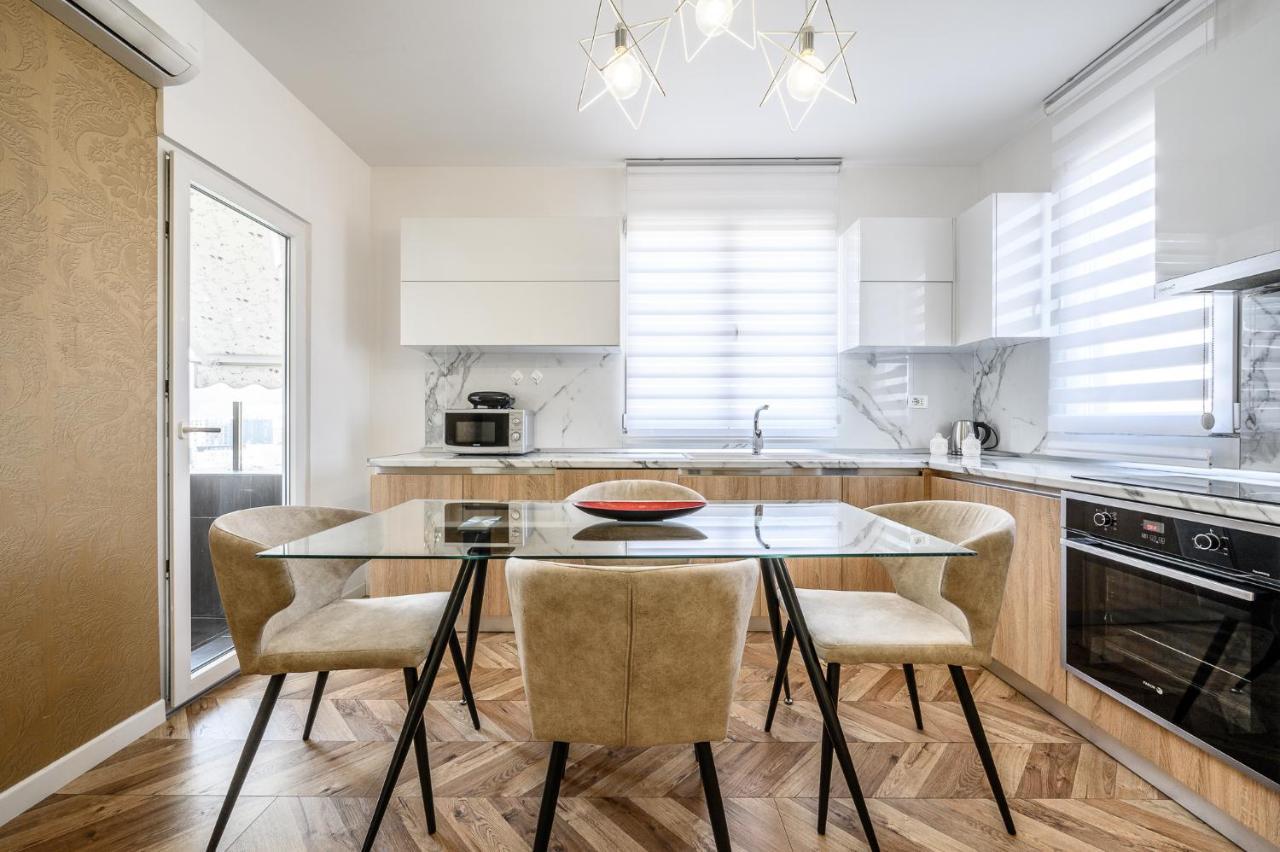 Miku Apartments-Luxury City View At Wilson Square Tirana Esterno foto