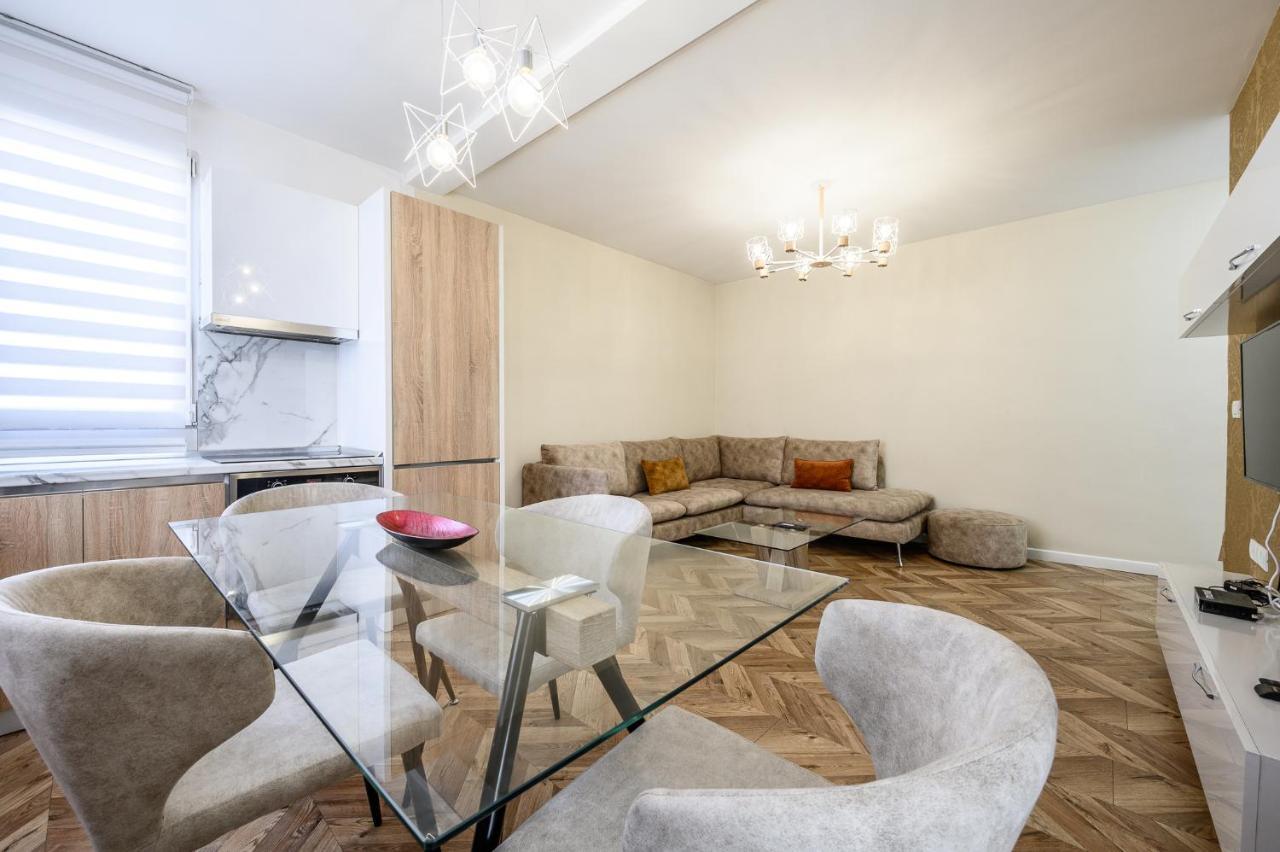 Miku Apartments-Luxury City View At Wilson Square Tirana Esterno foto