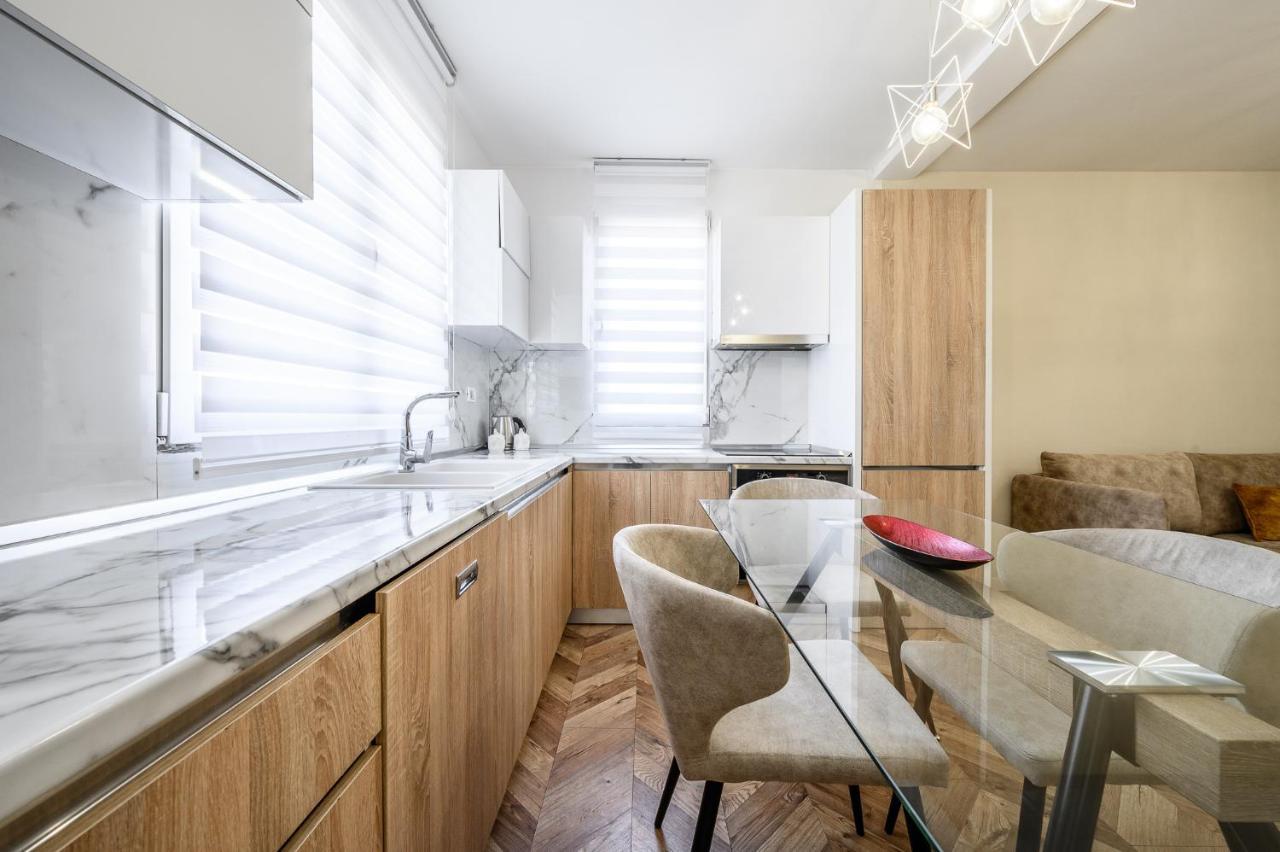 Miku Apartments-Luxury City View At Wilson Square Tirana Esterno foto