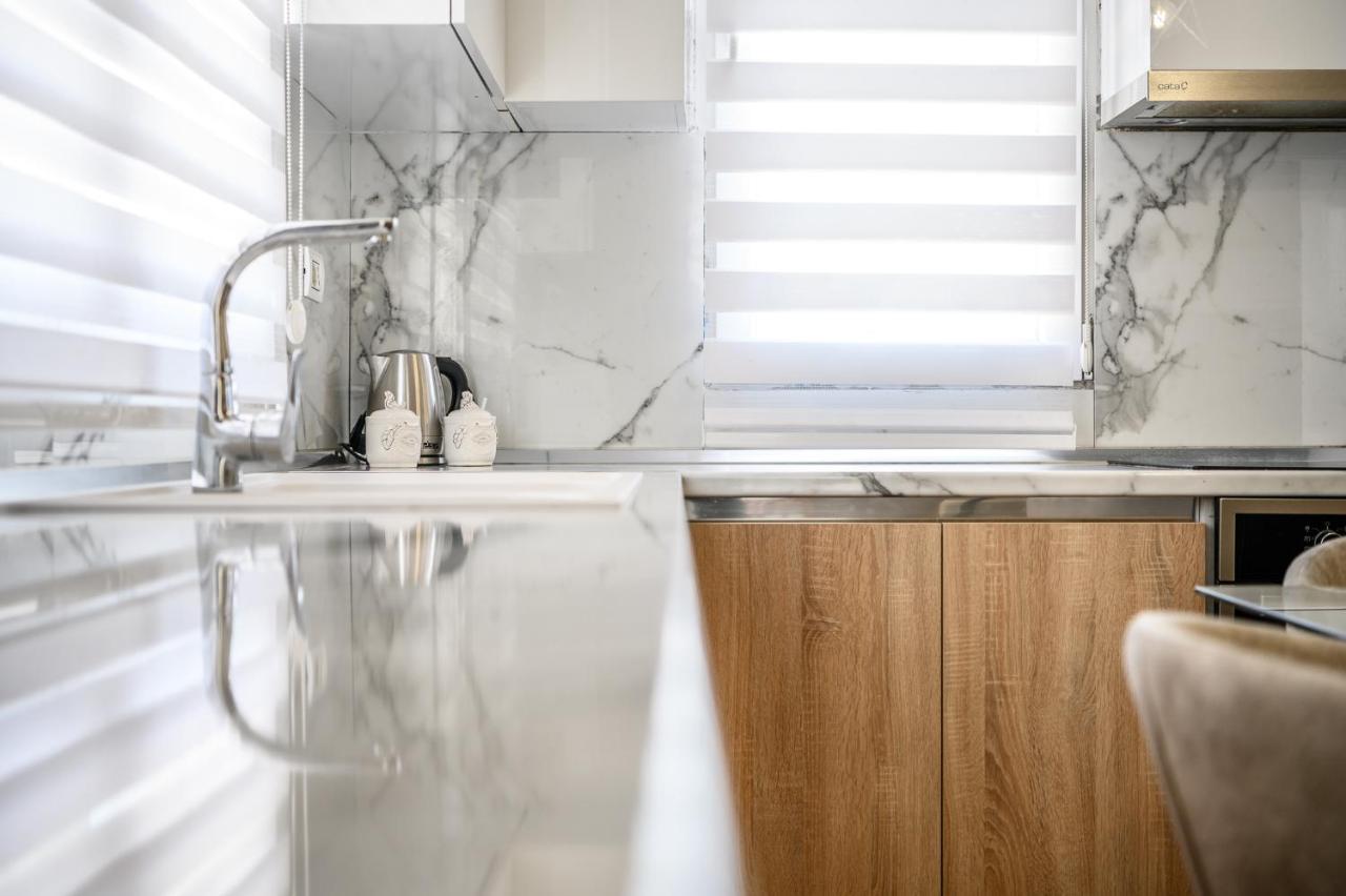 Miku Apartments-Luxury City View At Wilson Square Tirana Esterno foto