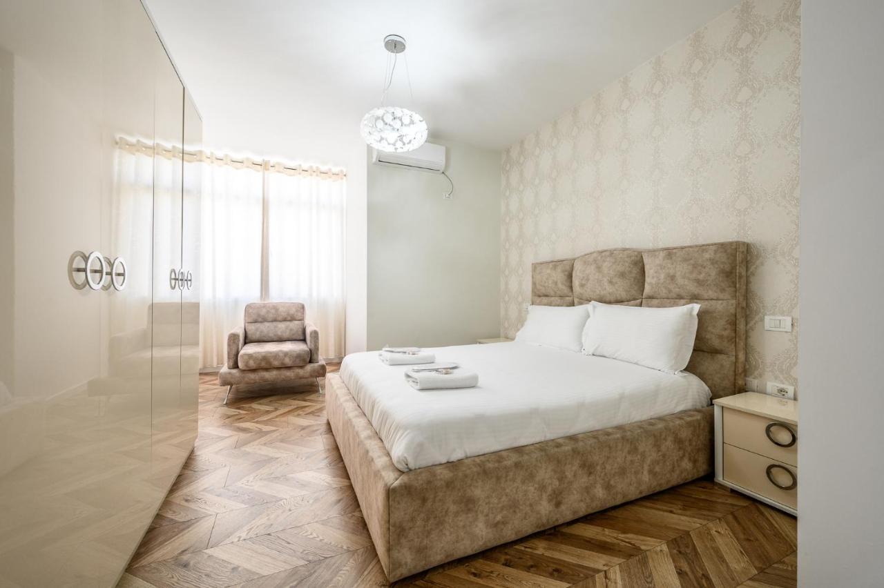 Miku Apartments-Luxury City View At Wilson Square Tirana Esterno foto