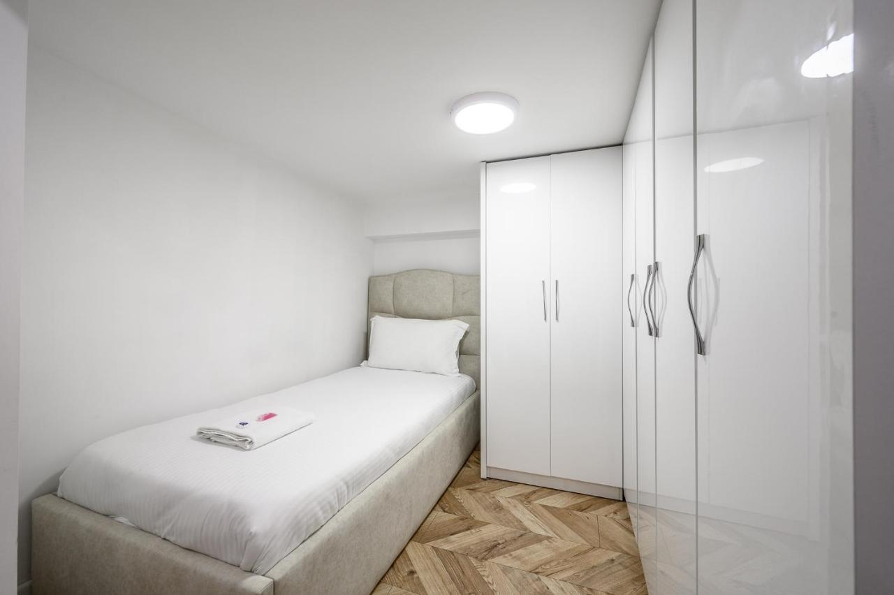 Miku Apartments-Luxury City View At Wilson Square Tirana Esterno foto