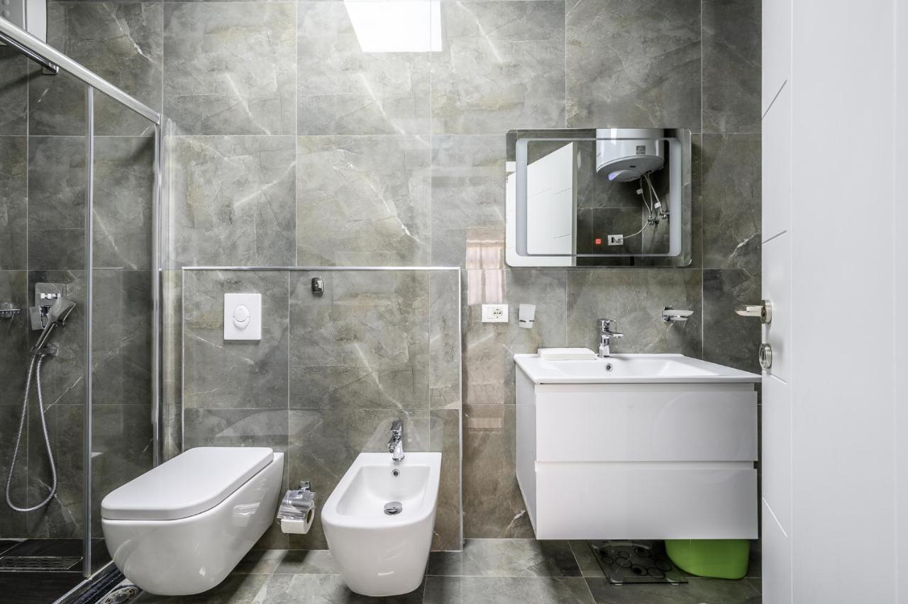 Miku Apartments-Luxury City View At Wilson Square Tirana Esterno foto