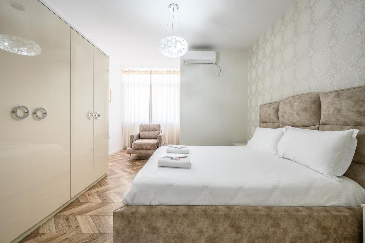 Miku Apartments-Luxury City View At Wilson Square Tirana Esterno foto