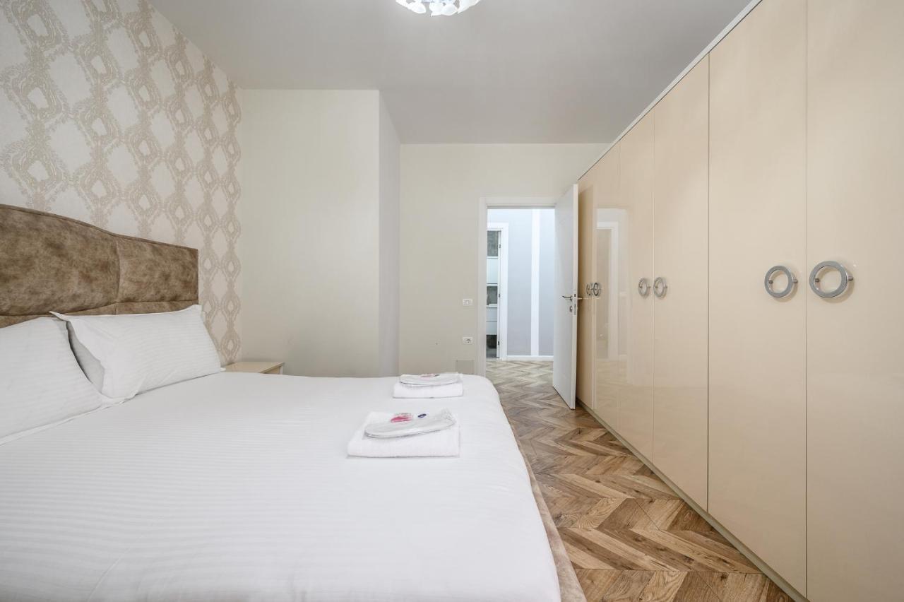 Miku Apartments-Luxury City View At Wilson Square Tirana Esterno foto